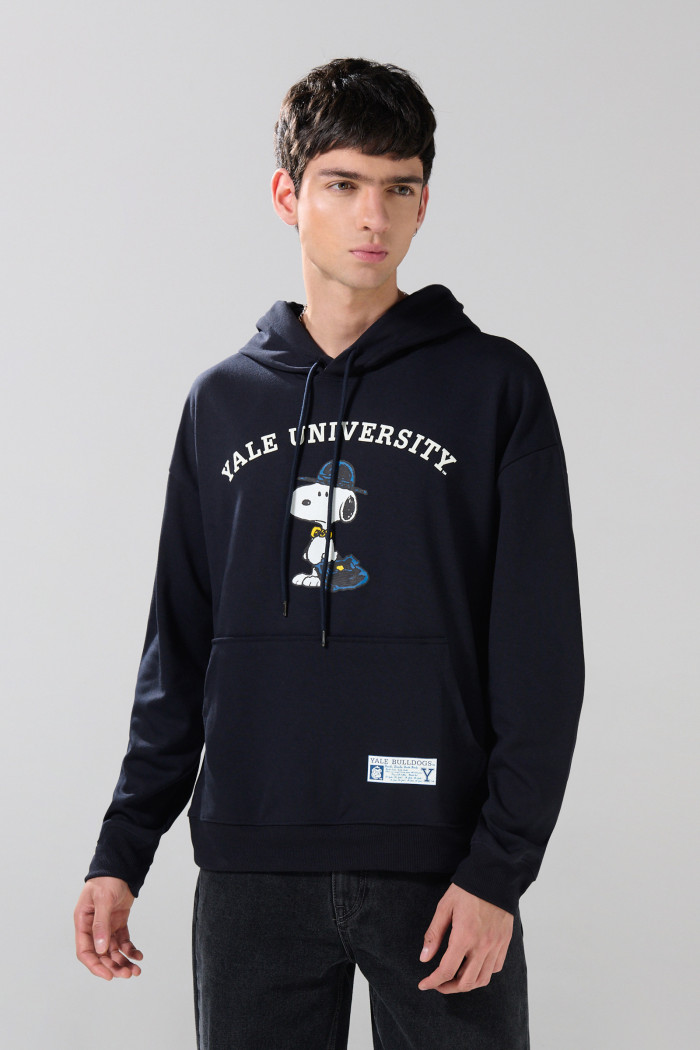Buzo de Snoopy & Yale azul intenso con capota