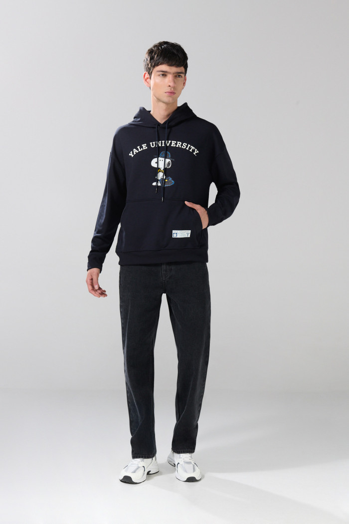 Buzo de Snoopy & Yale azul intenso con capota