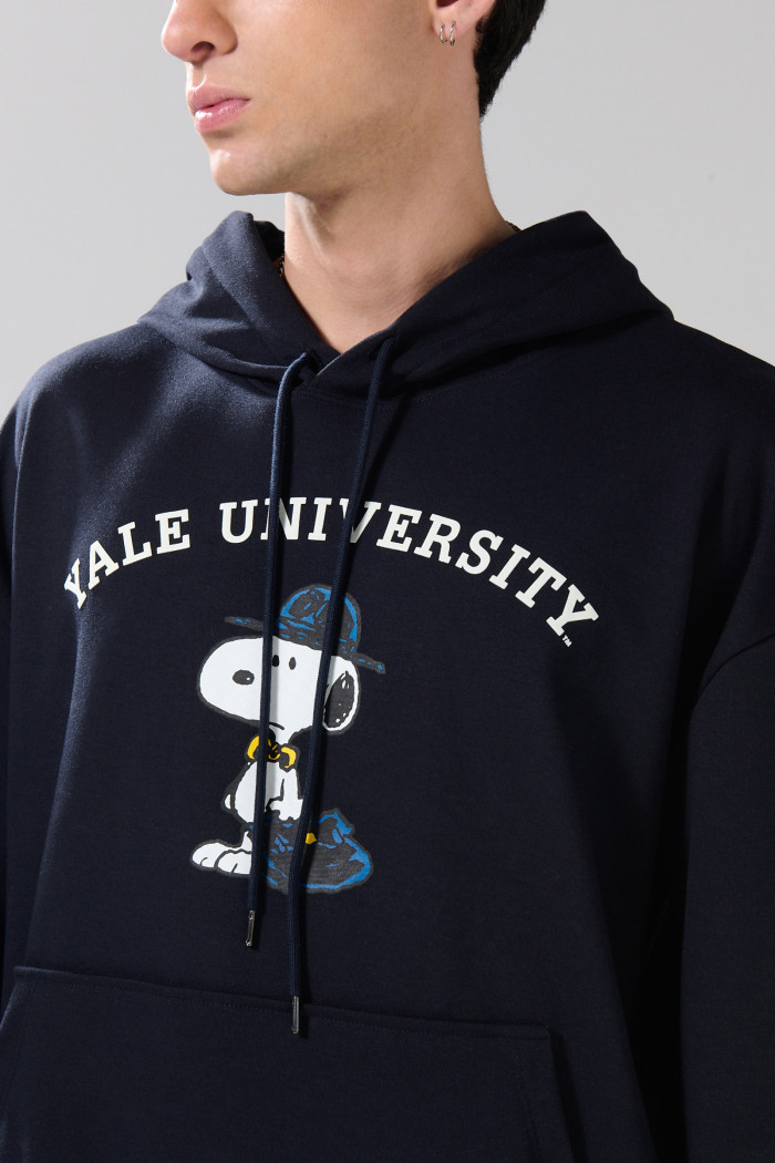 Buzo de Snoopy & Yale azul intenso con capota