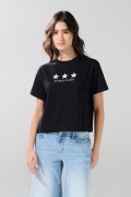 Camiseta manga corta negra con arte college blanco