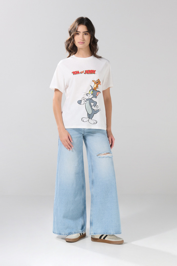 Camiseta crema cuello redondo con diseño de Tom y Jerry