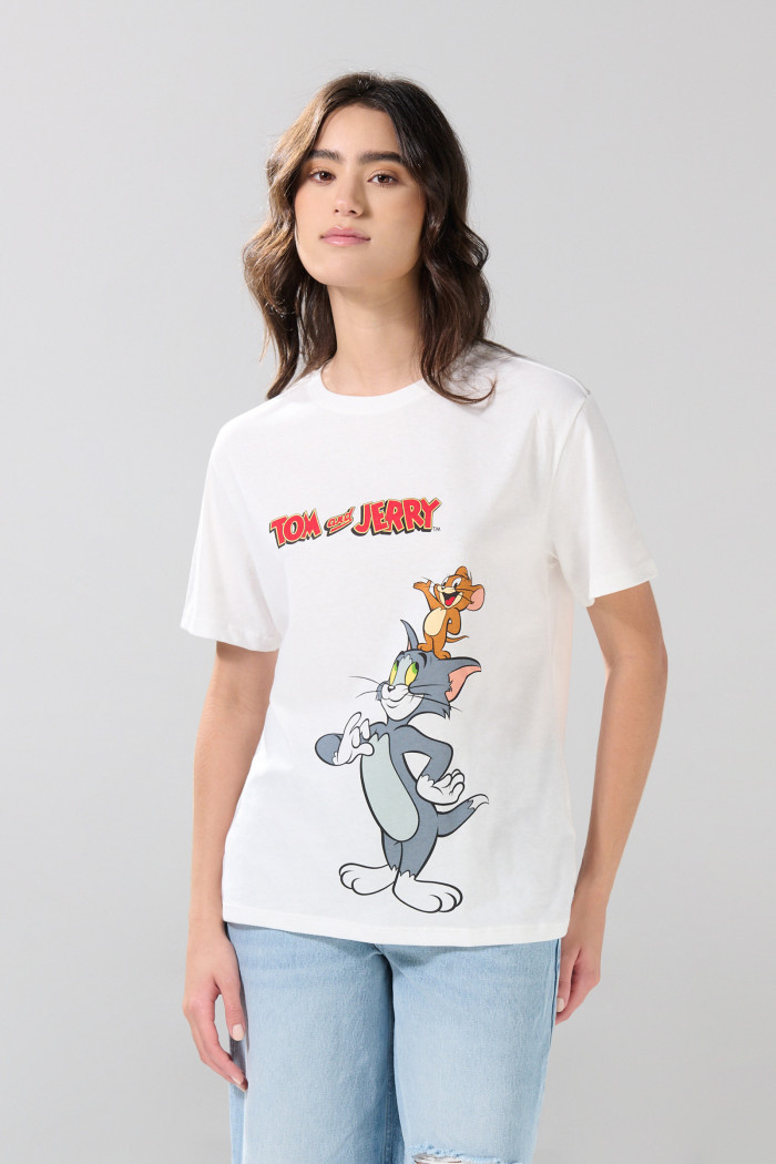 Camiseta crema cuello redondo con diseño de Tom y Jerry