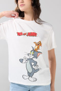 Camiseta crema cuello redondo con diseño de Tom y Jerry