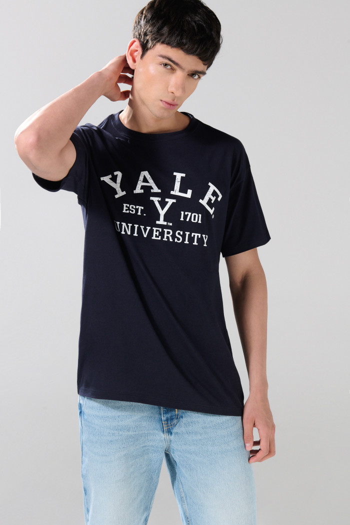 Camiseta azul intensa manga corta con diseño de Yale