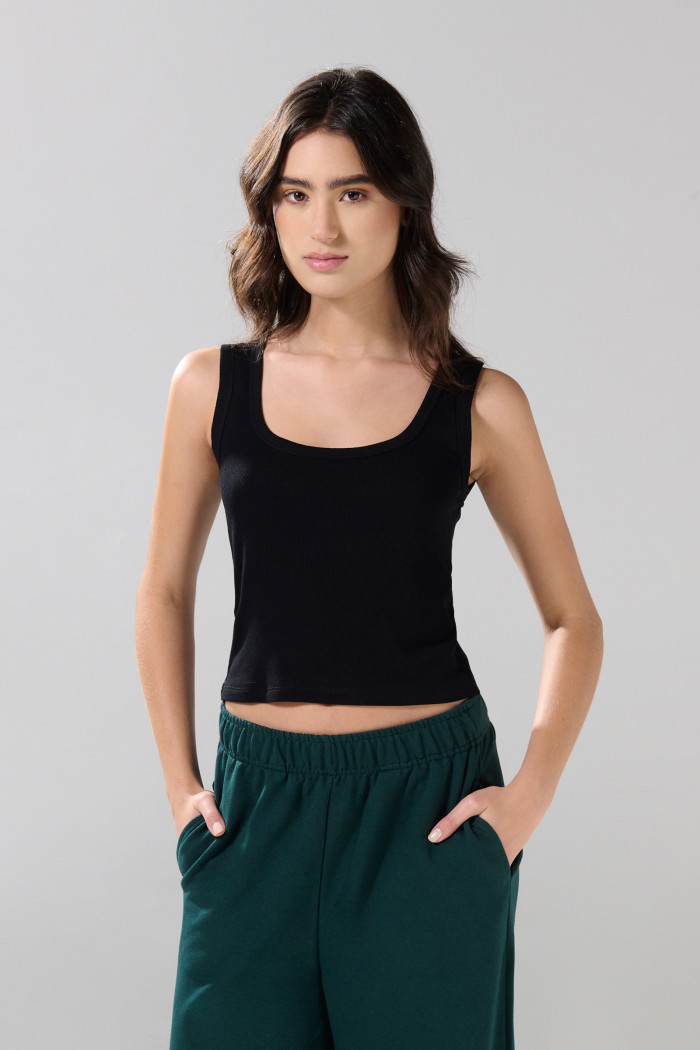 Camiseta unicolor infaltables acanalada con manga sisa
