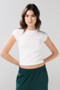 Camiseta unicolor con manga corta incluida y texturas