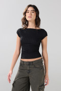 Camiseta unicolor ajustada con cuello ojal