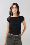 Camiseta unicolor ajustada con cuello ojal