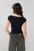 Camiseta unicolor ajustada con cuello ojal