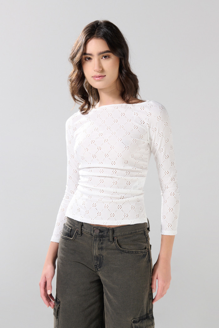 Camiseta con cuello bandeja y manga larga unicolor