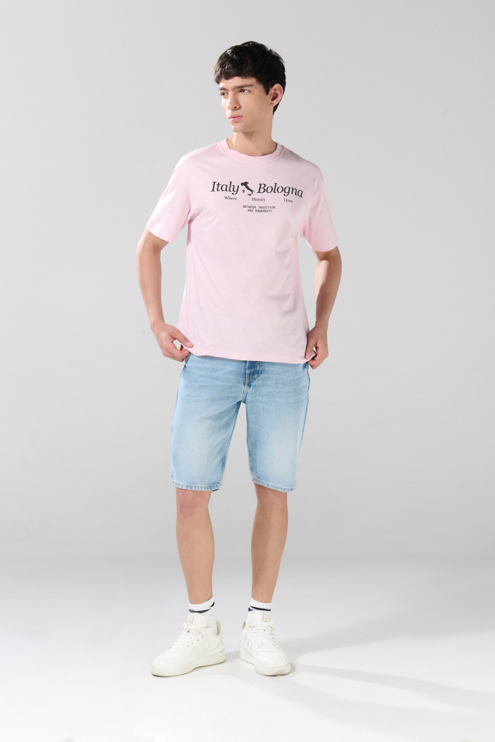 Bermuda de jean slim tiro bajo azul clara con rotos