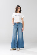Jean palazzo azul tiro medio con bota ancha y cortes