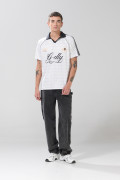 Camiseta crema clara college con cuello polo y manga ranglan
