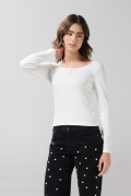 Camiseta manga larga blanca con botones en pechera