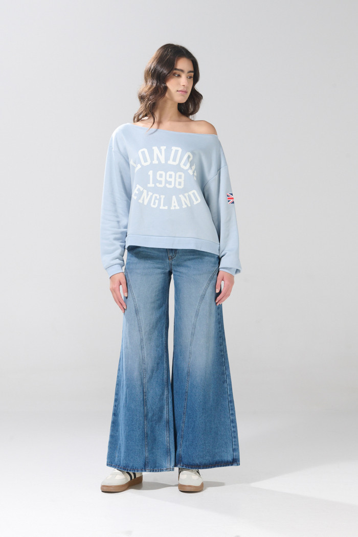 Buzo azul claro oversize college cuello redondo