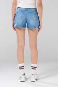 Short tiro alto azul claro de jean con contrastes laterales