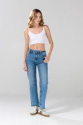 Jean tiro alto azul claro straight leg con bota recta