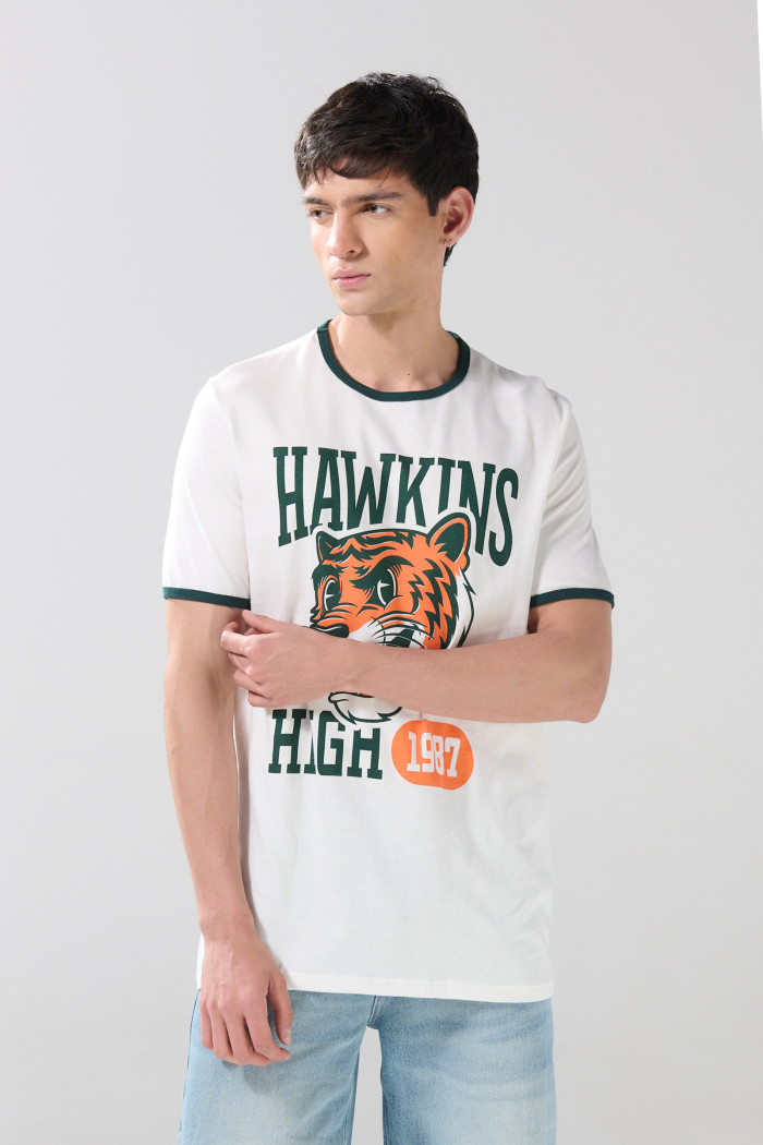 Camiseta crema de Stranger Things manga corta con contrastes