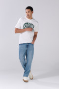 Jean azul medio 90´S con desgastes, bota recta y bolsillos