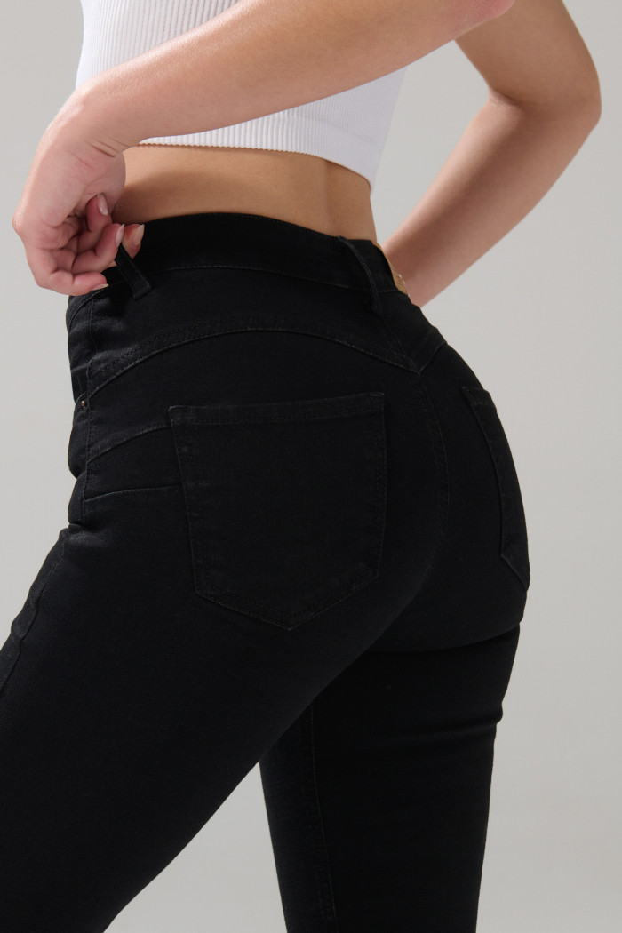 Jean tiro alto negro push up con realce posterior