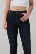 Jean jegging ceñido tiro alto azul intenso con bolsillos