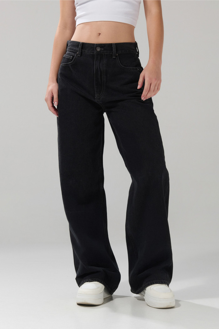 Jean gris intenso baggy tiro medio con bota ancha