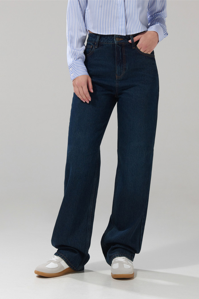 Jean azul intenso tiro alto 90’S con bota recta