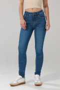 Jean azul medio push up tiro alto con pretina sencilla