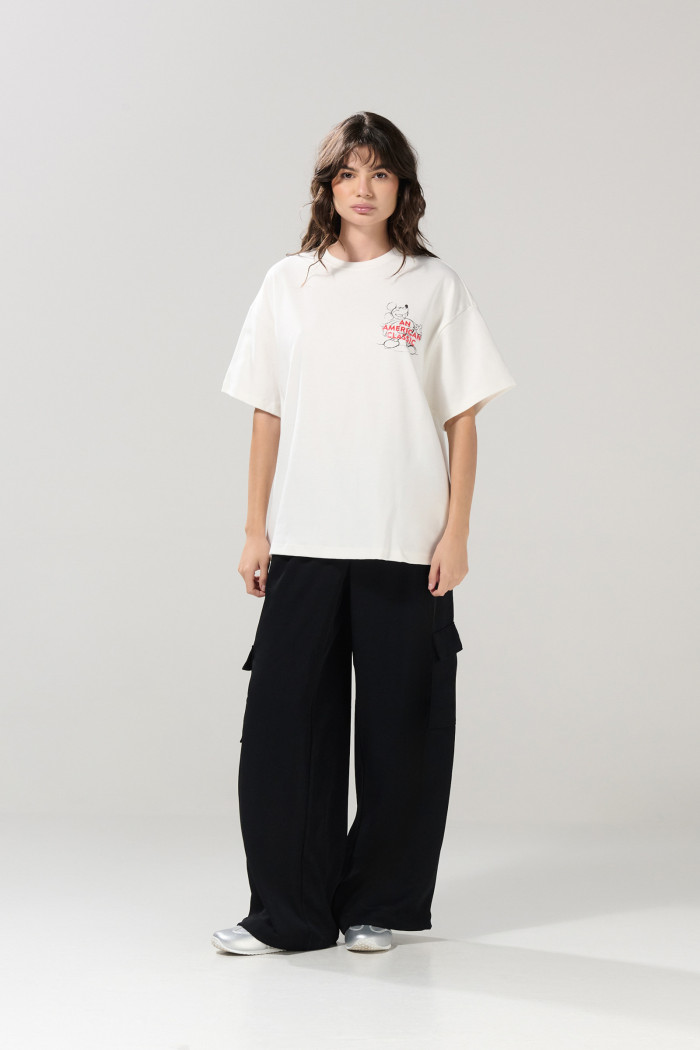 Camiseta crema oversize manga corta con arte de Mickey