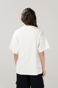 Camiseta crema oversize manga corta con arte de Mickey