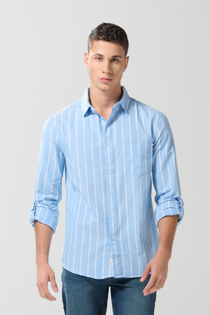 Camisa a rayas con cuello button down en algodón unicolor