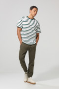 Pantalón unicolor jogger con cordón y bolsillos