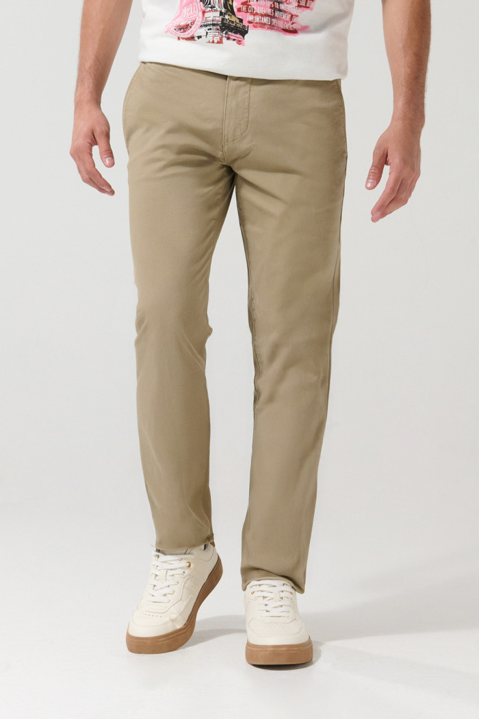 Pantalón de dril slim unicolor con tiro medio y cremallera