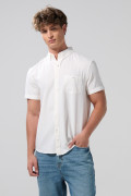 Camisa cuello button down en algodón unicolor con bolsillo