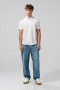 Camisa cuello button down en algodón unicolor con bolsillo