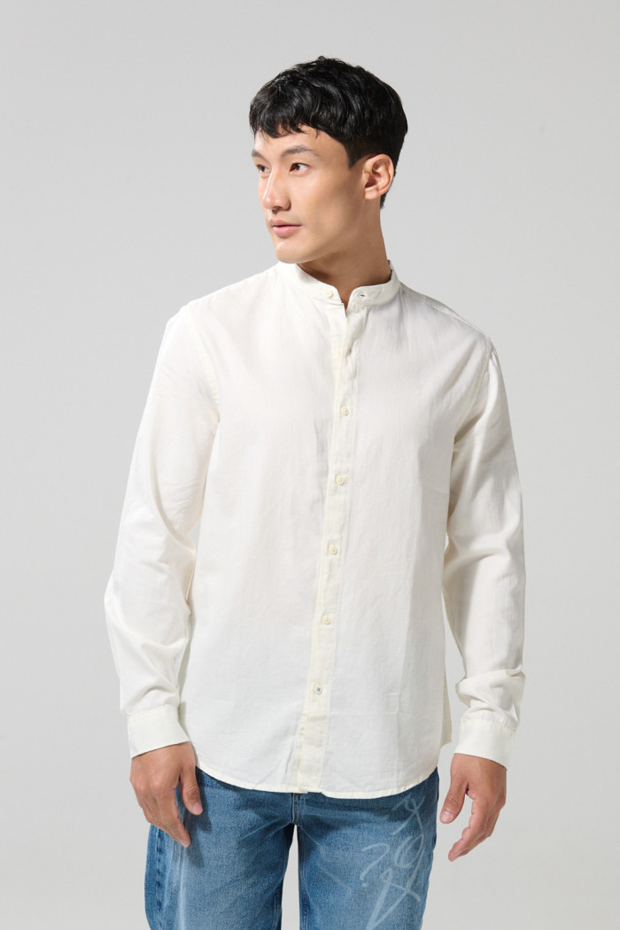 Camisa cuello nerú en algodón unicolor con botones