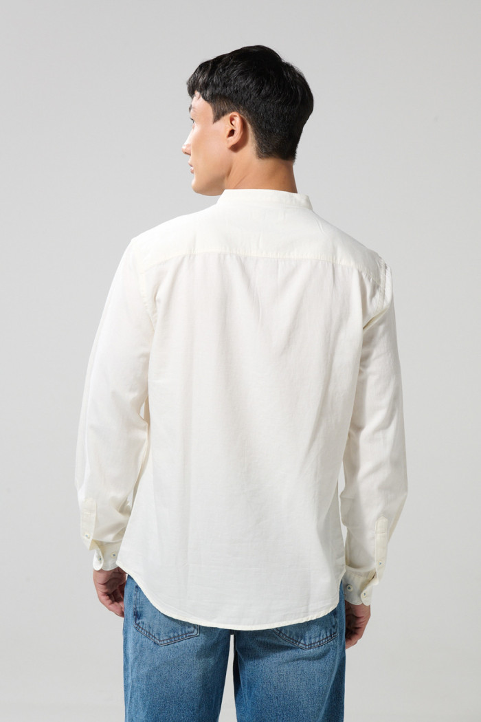 Camisa cuello nerú en algodón unicolor con botones