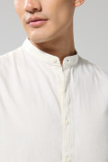Camisa cuello nerú en algodón unicolor con botones