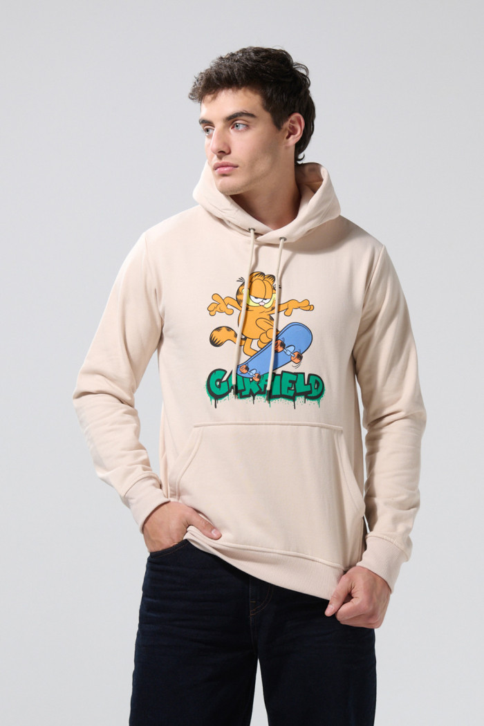 Buzo con capota kaki claro y estampado de Garfield