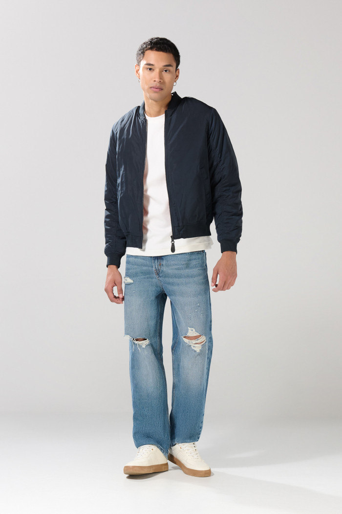 Chaqueta unicolor acolchada bomber con bolsillos