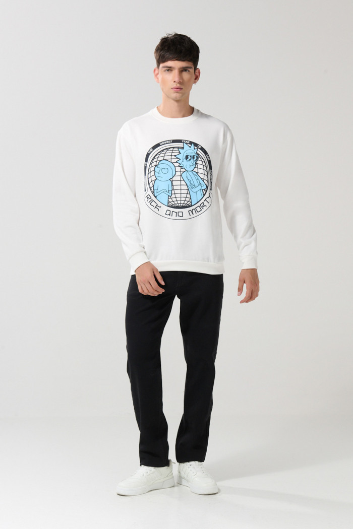 Buzo crema claro cuello redondo de Rick and Morty