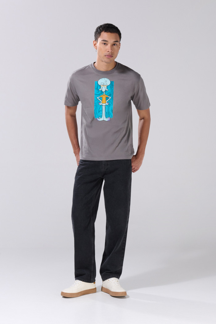 Camiseta gris medio manga corta con arte de Bob Esponja