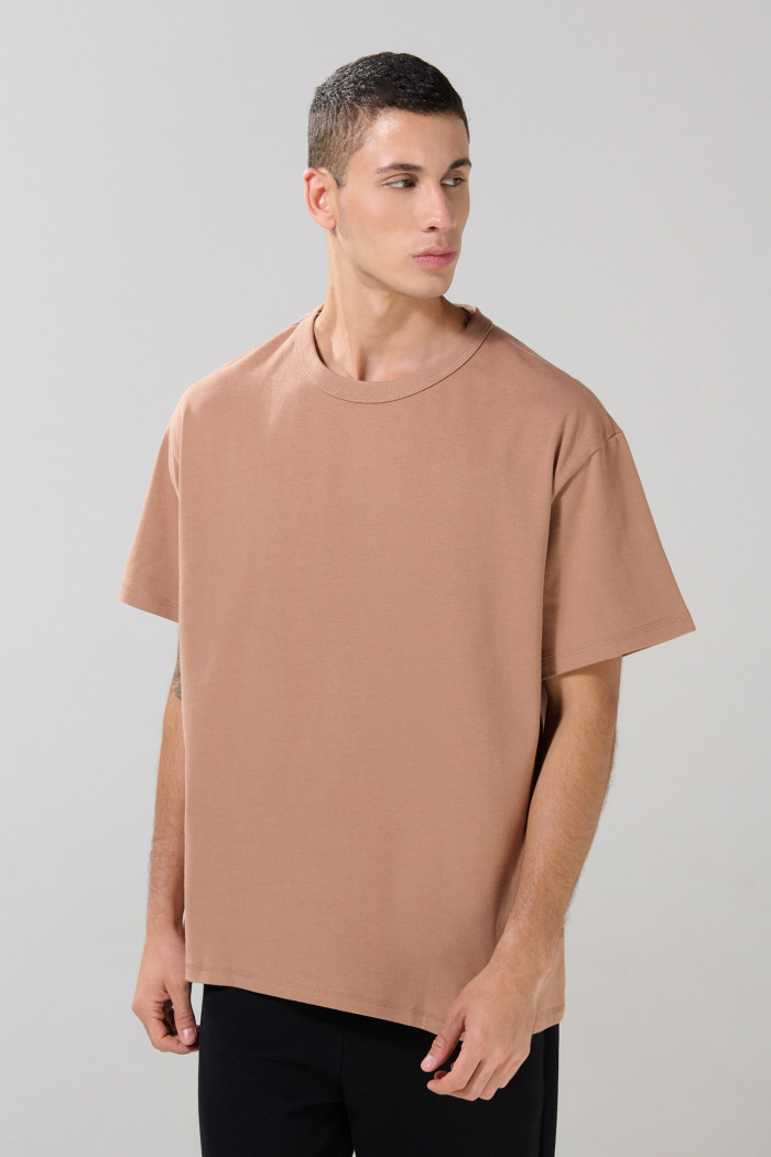 Camiseta oversize unicolor manga corta con hombro caído