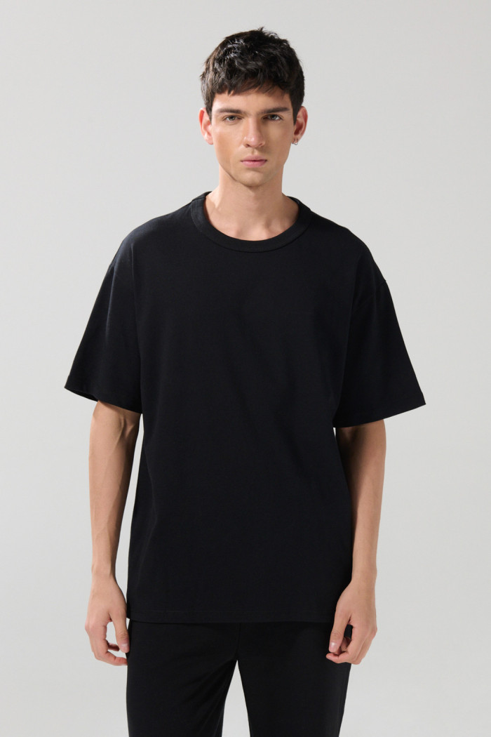 Camiseta oversize unicolor manga corta con hombro caído