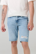 Bermuda de jean azul slim tiro bajo con rotos en frente