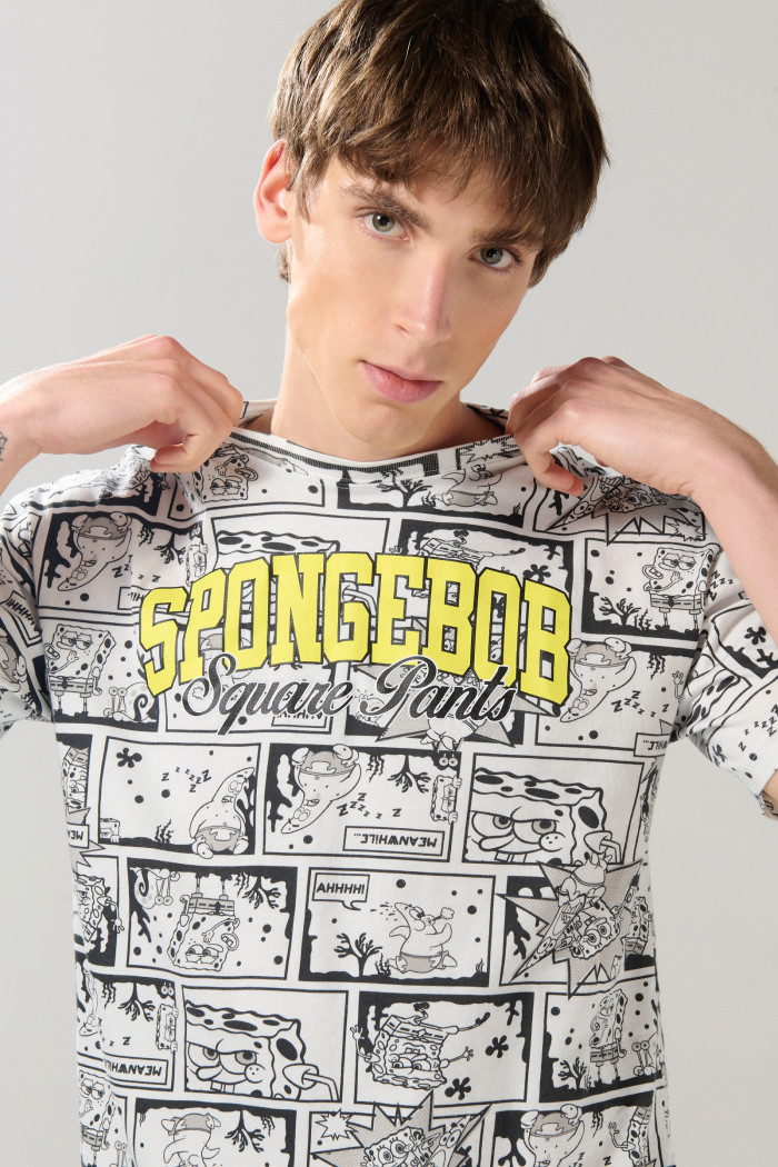 Camiseta crema con manga corta y estampados de Bob Esponja