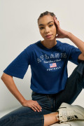 Camiseta crop top oversize azul con texto college de Atlanta