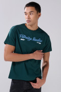 Camiseta verde en algodón cuello redondo con texto college