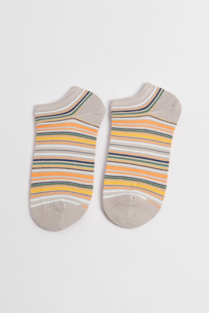 Medias unicolores tobilleras con rayas coloridas