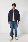 Chaqueta bomber unicolor acolchada doble faz con bolsillos